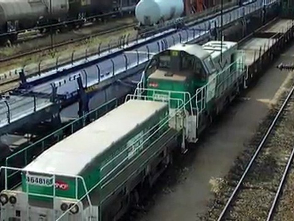 Pousse par        BB 464716    au triage de Drancy 15-09-2011