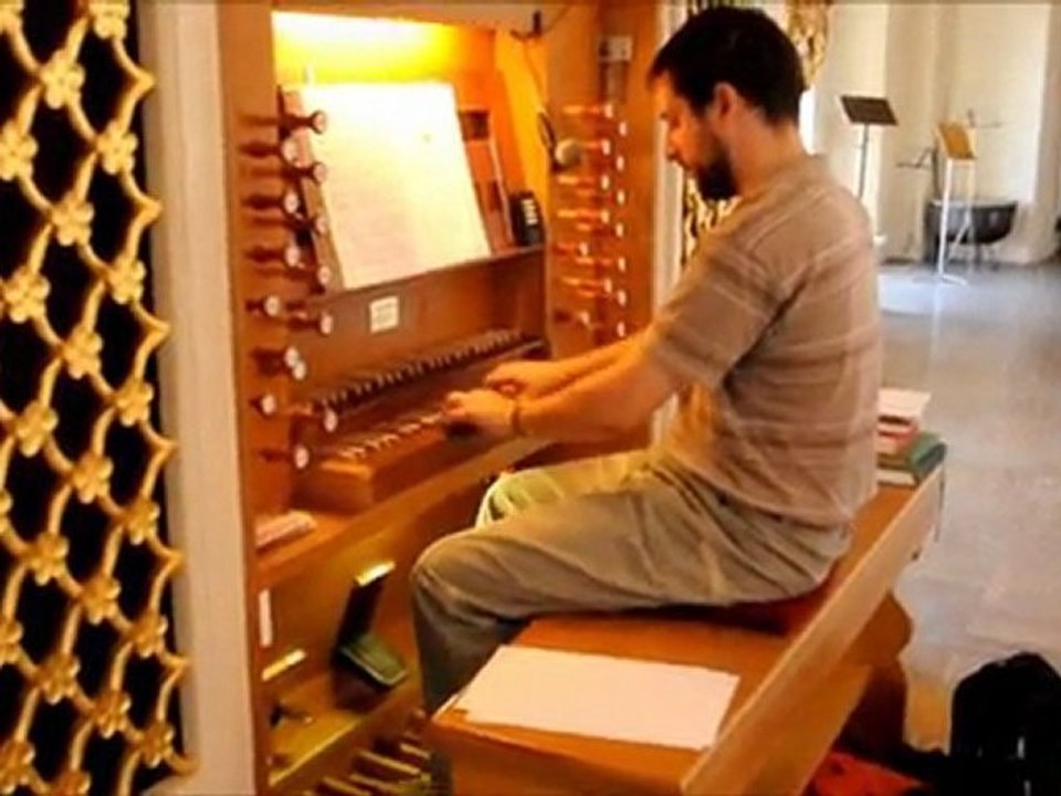 Varhaník a učedník - Organist and litte boy