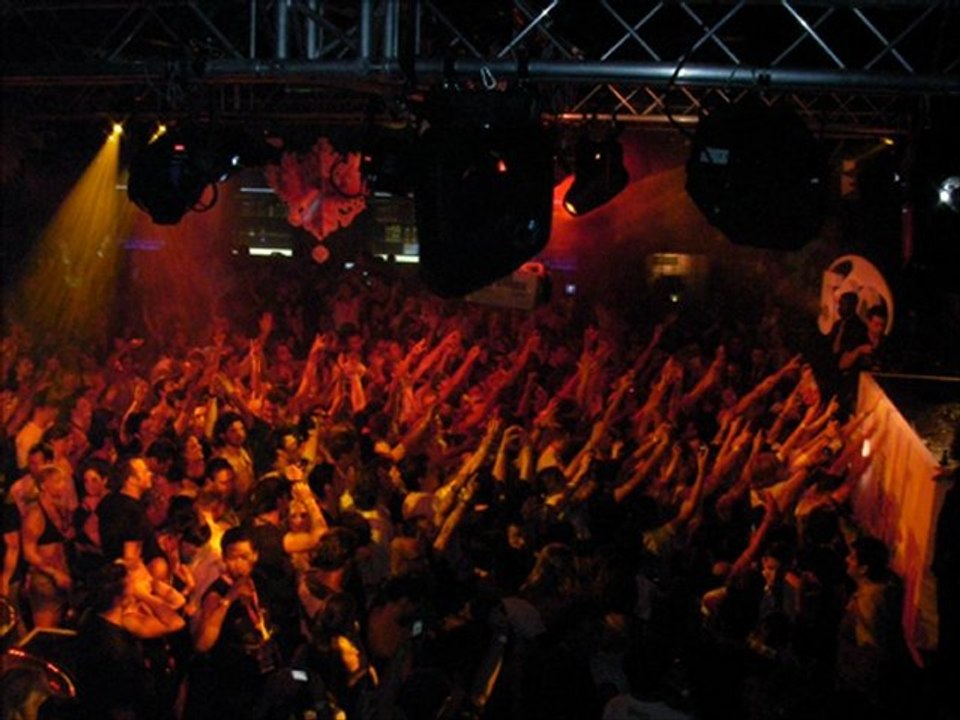 Flutlicht - The Fall (Akira Kayosa Fallen Remix)