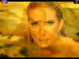 Tuğba Özerk - Aklımda Sen Varsın / 2011 Yeni Video Kllip