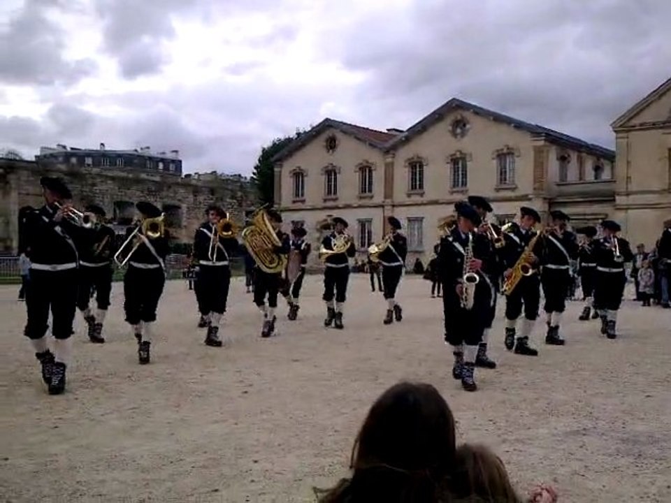 Smoke on the water - Fanfare du 27ème bataillon de chasseurs alpins (& chorégraphie!)