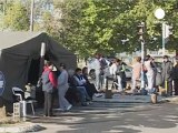 Kosovo: serbi usano cemento per rafforzare barricate