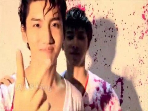 TVXQ - HoMin taking photos for Tone