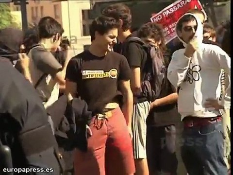 Antifascistas recorren las calles de Barcelona