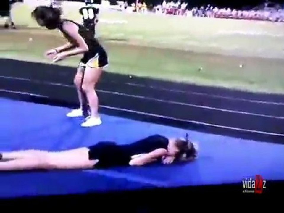 Pompon Lány hátraszaltó FAIL!