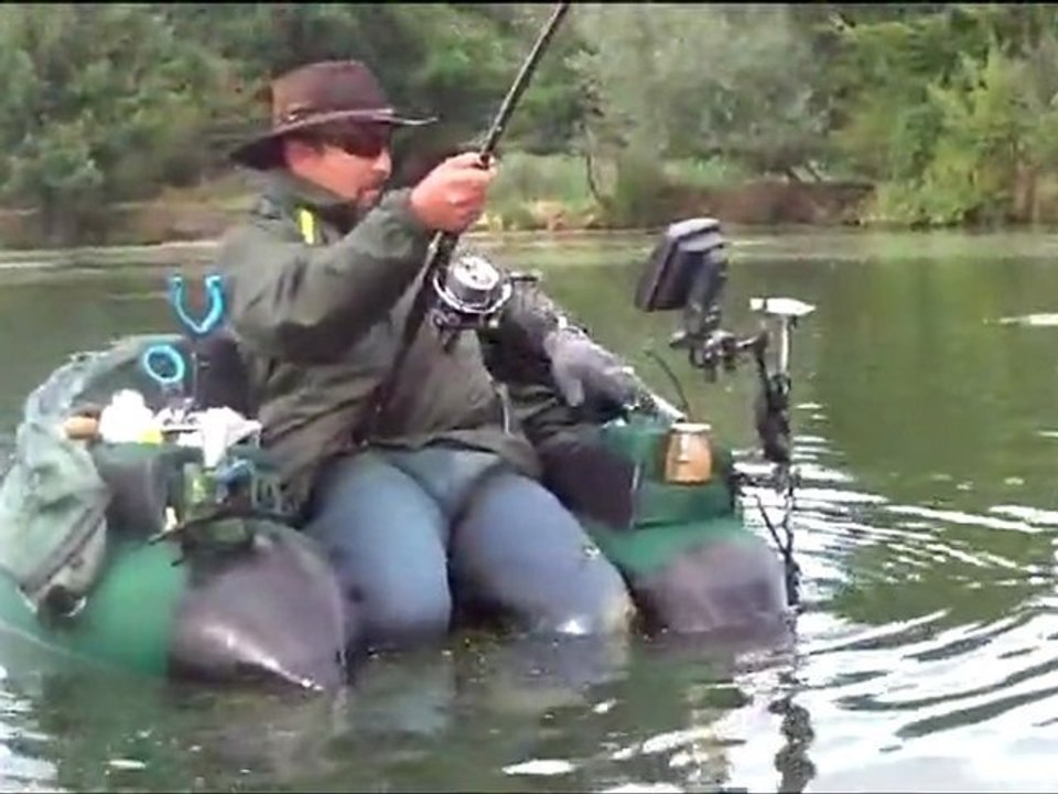 Silure de 2m10 pêché en float tube à Pont-à-Mousson par Yann et Fred
