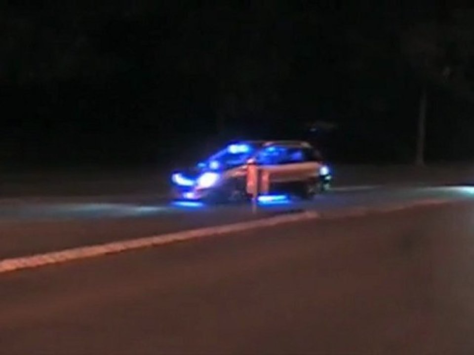 défilé nocturne 2éme partie organisé par l'EXCENTRIK CAR CLUB 2011