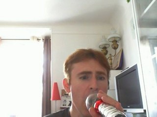 Wiwi égratigne "walking in Memphis"