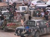 Civilians flee besieged Libyan town