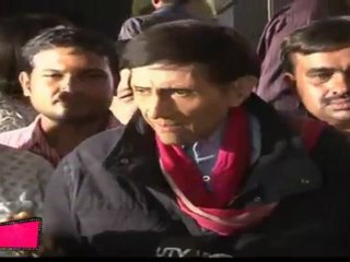 Priyanka Chopra & Amitabh bachchan At Premier Of Devanand' Chargsheet