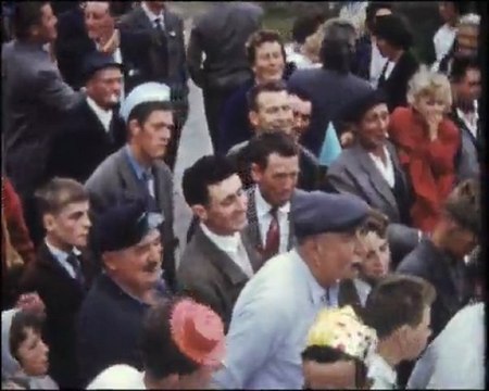Extrait de Films d'autrefois : Une fête à Saint-Germain-sur-Ay (50)