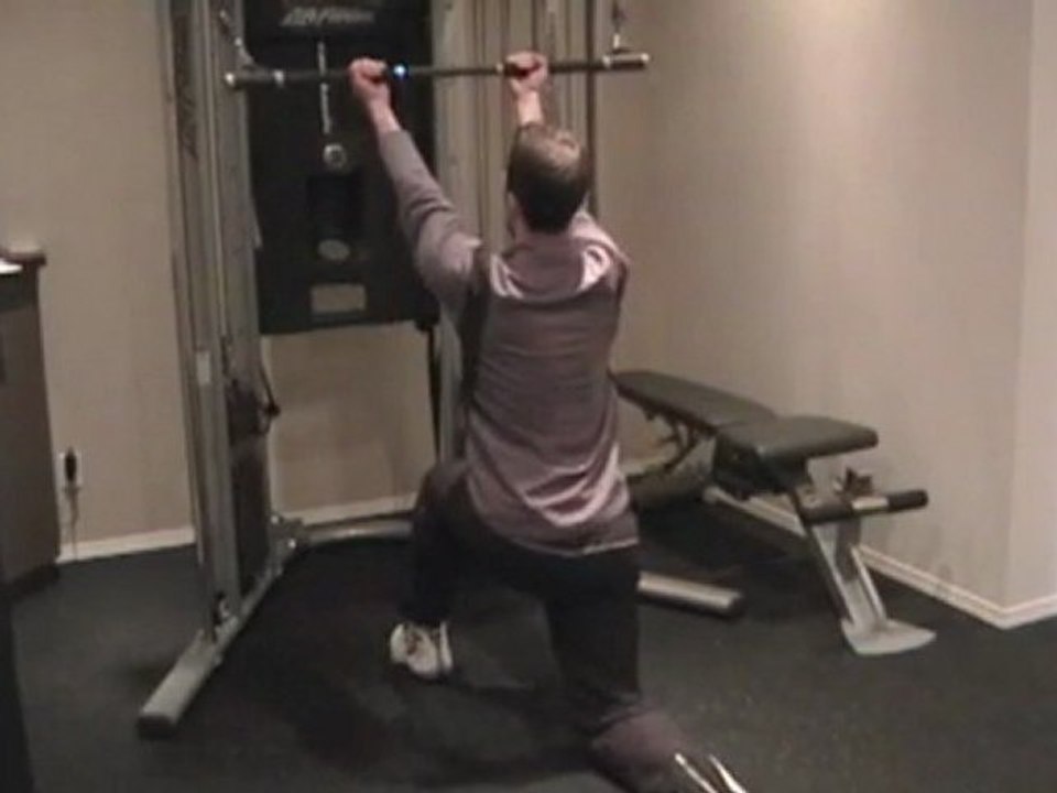 Cable Barbell Narrow Grip Pull Down