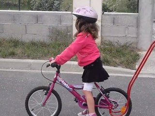 Septembre 2011 - Lucile à vélo sans roulettes !!