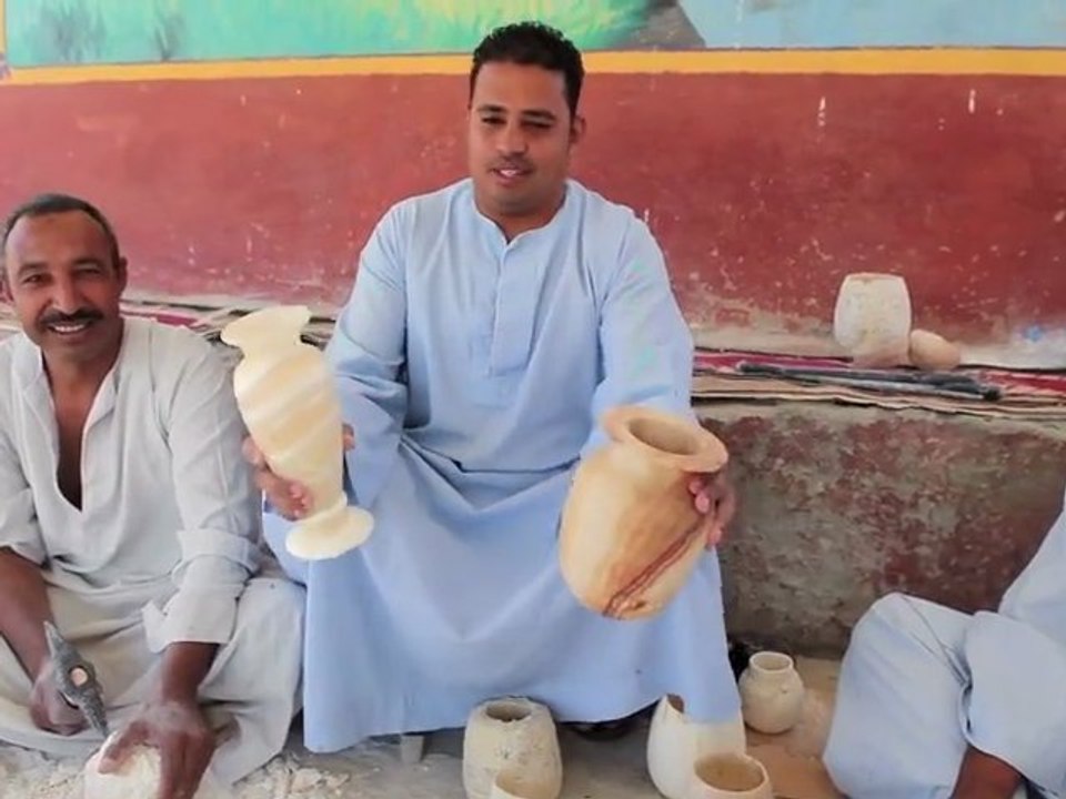 Sculpteur de vase - Louxor - Egypte