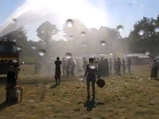 La douche offerte par les pompiers MULTISONs du 56 le2/10/11