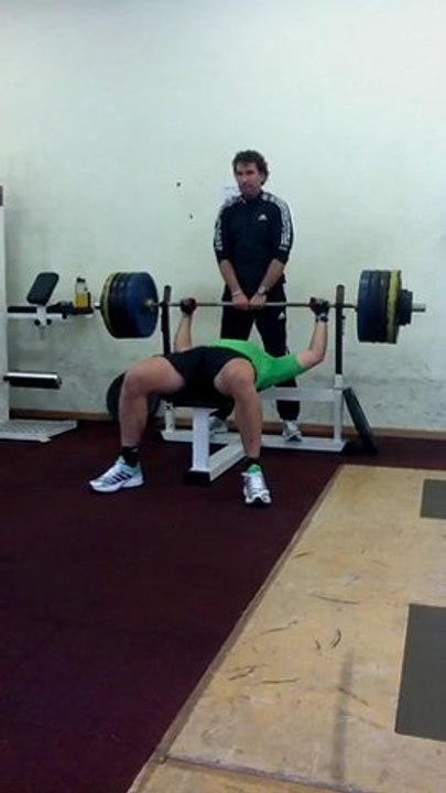 Elly Lefort 185 kgs développé couché