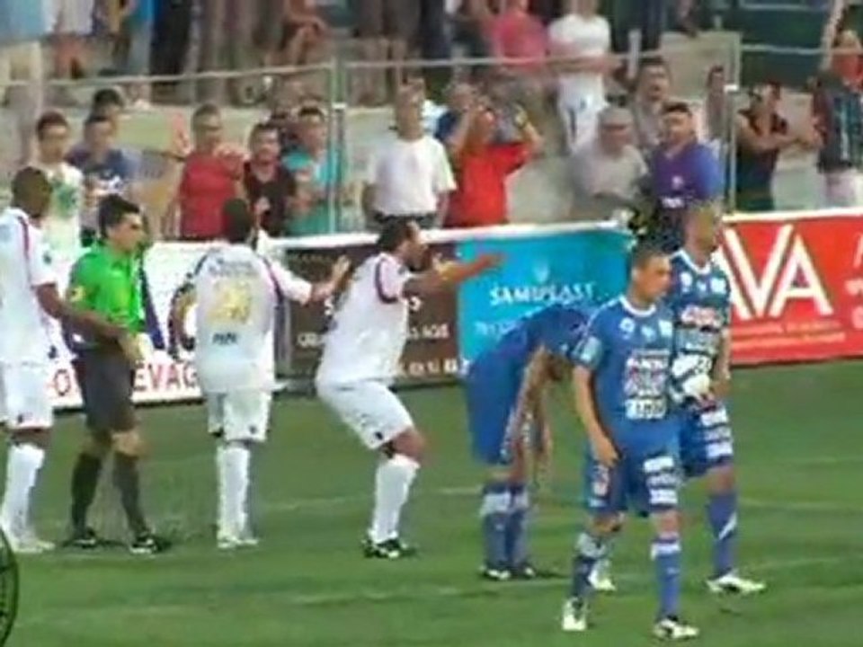 Foot N1 : Le Poiré Sur Vie / Ajaccio (3 à 1)