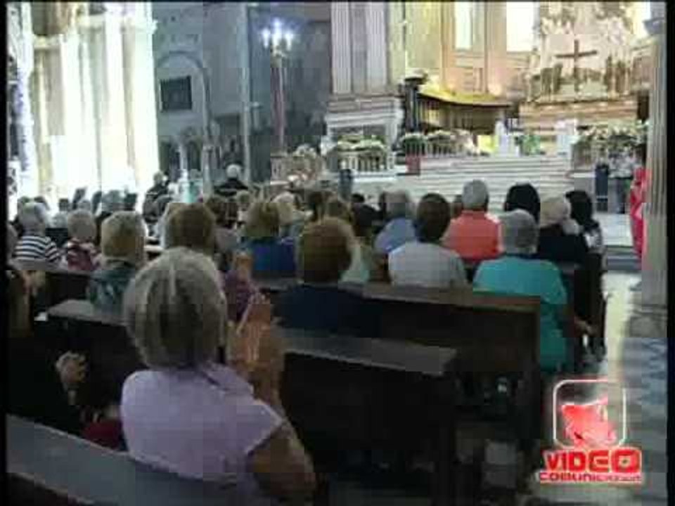 Napoli - Al Duomo la festa dei nonni