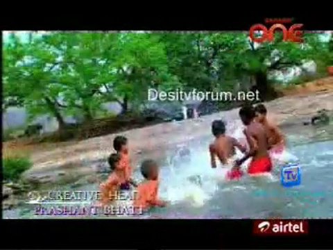 Woh Rehne Wali Mehlon Ki - 4th October 2011 - pt1