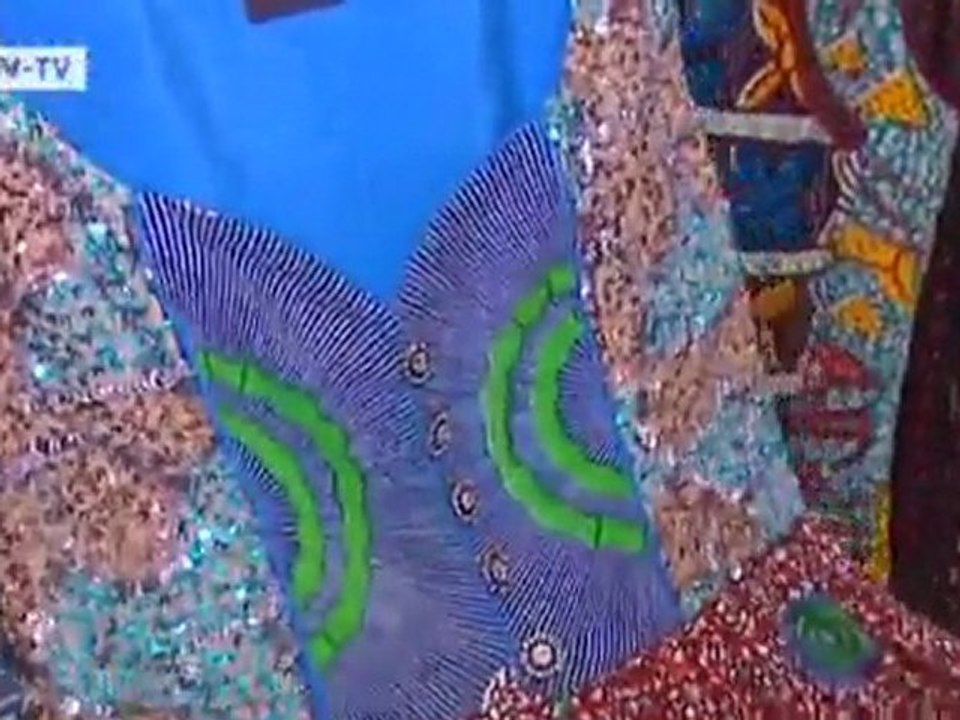 Booming business in traditional dress | video of the day