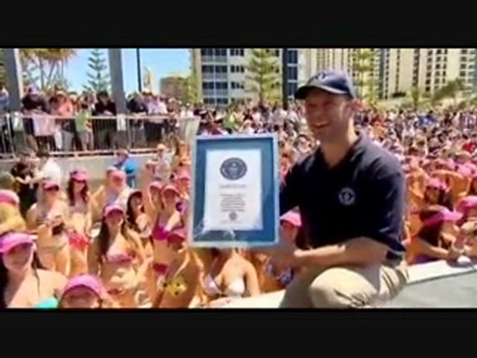 Australia sets new bikini parade world record