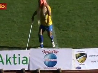 Micos: Brasileiro incorpora Axl Rose na Finlândia