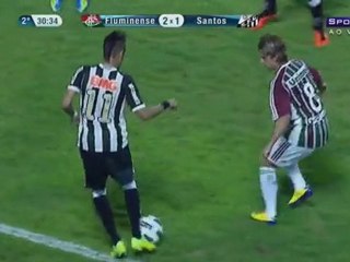 Neymar : petit pont + passe aveugle