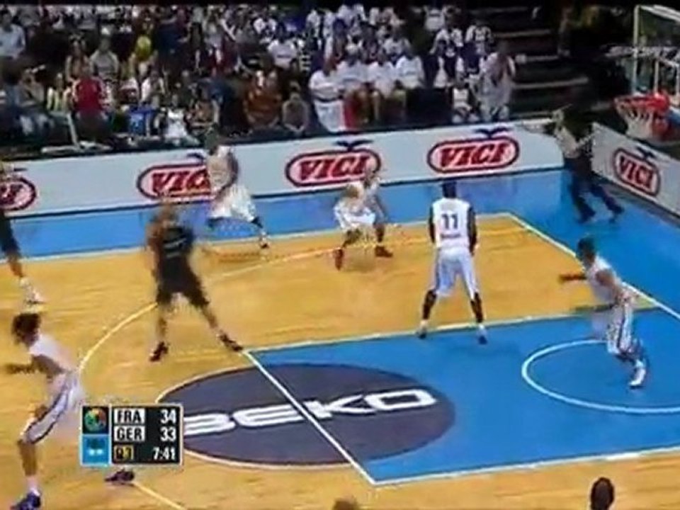 Ο Τόνι Πάρκερ κόντρα στην Εθνική Γερμανίας (Ευρωμπάσκετ 2011)