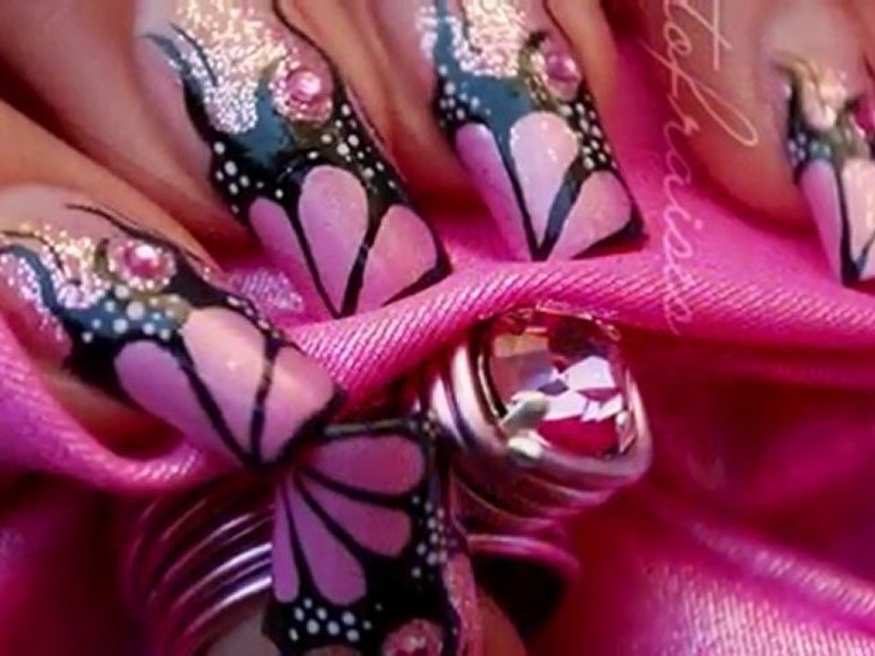 Nail art avec peinture acrylique