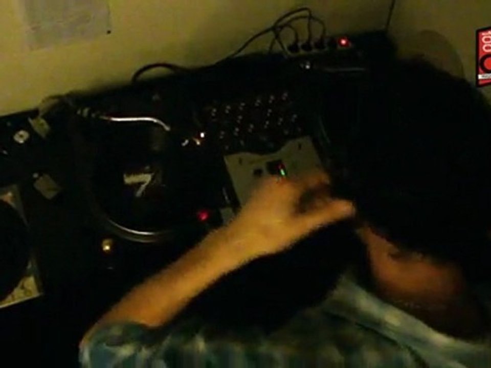 100PIT' live DJ mix by Madzikila Saw