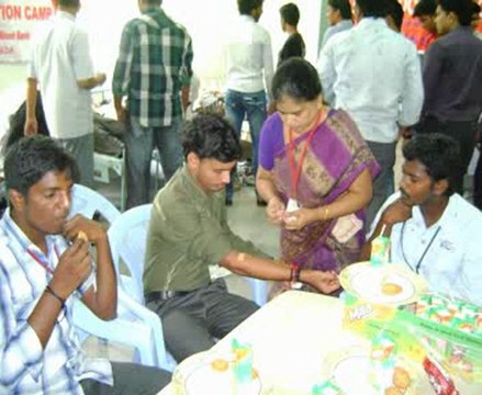 PALADUGU PARVATIDEVI ENGENEERING COLLEGE BLOOD DONATION-RED CROSS VIJAYAWADA-23-07-11