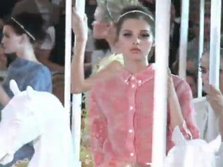 Fashion week : Kate Moss invitée à défiler pour Vuitton