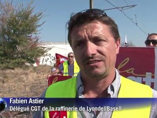 Les salariés de LyondellBasell, en grève, bloquent les trains