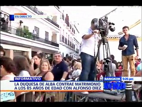 Mujeres españolas se disfrazan de la Duquesa de Alba en el día de su matrimonio con Alfonso Díez