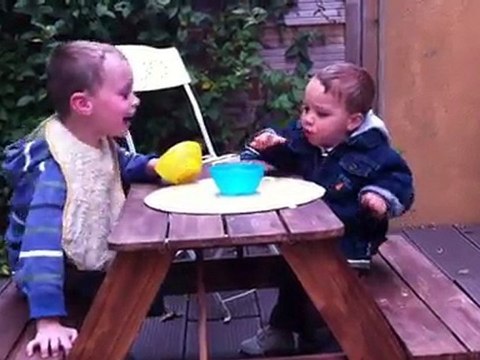 Des frères de plus en plus complices