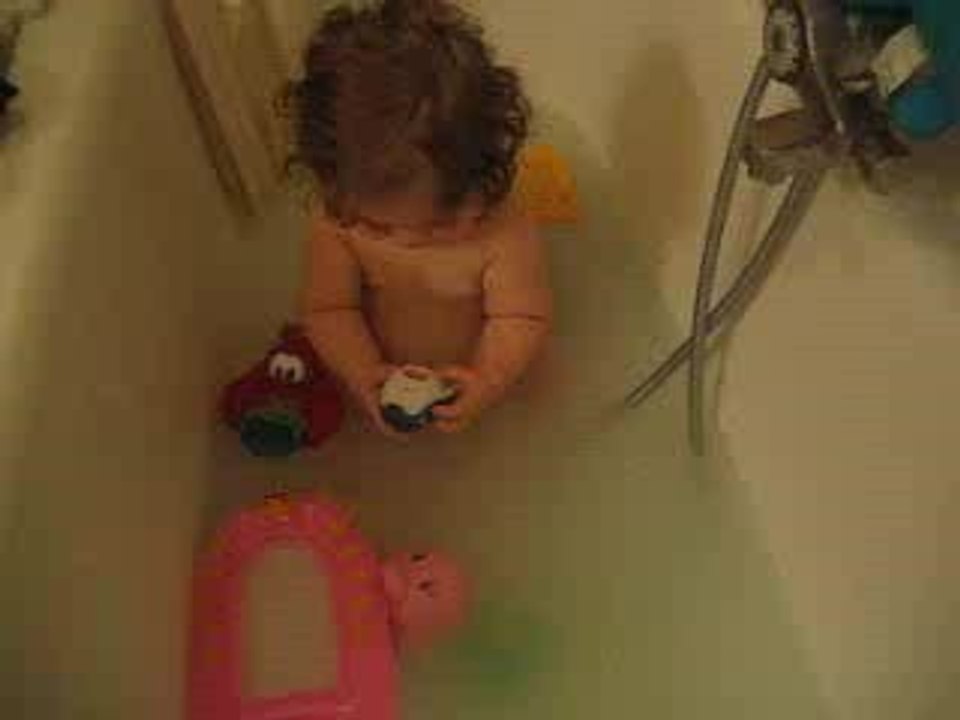 Léa et son bain 2