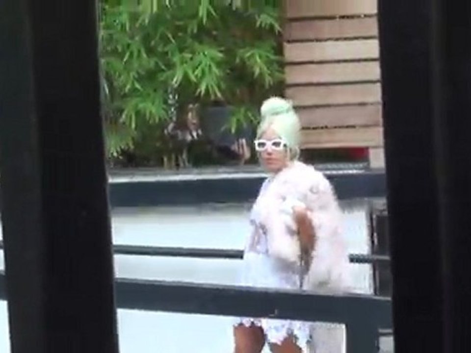 Lady Gaga Creates A Crowd
