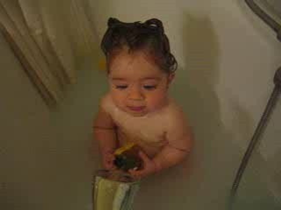 Léa dans son bain 3