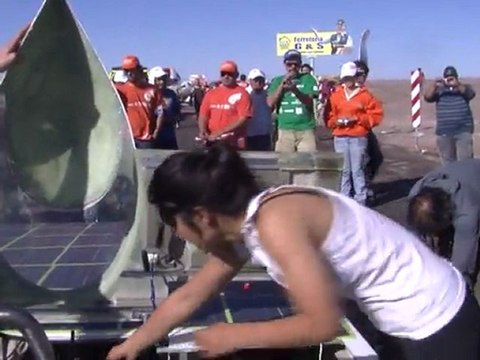 60 km/h en tricycle solaire à travers le désert chilien