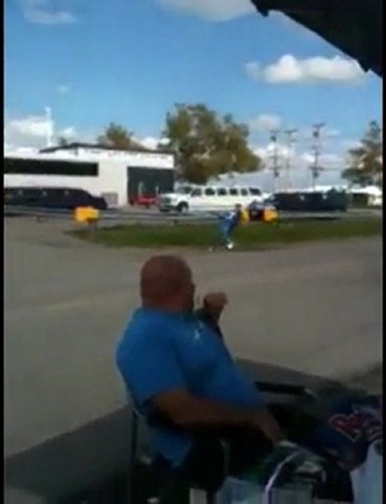 Tennenplätze die Straße runter Fail