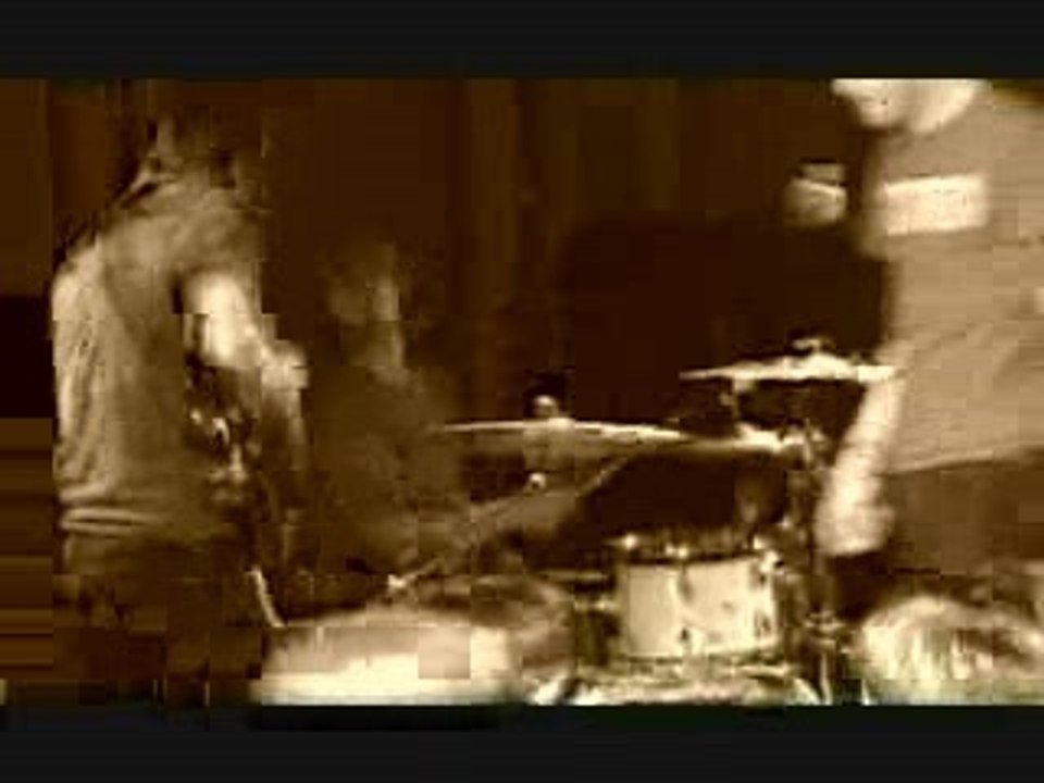 UNDEROATH - Alone in December