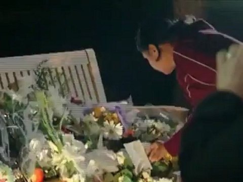 Fans' Apple HQ shrine to Jobs