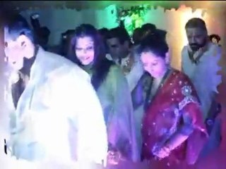Pregnant Aishwarya at Sanjay Dutt's Mata Ki Chowki