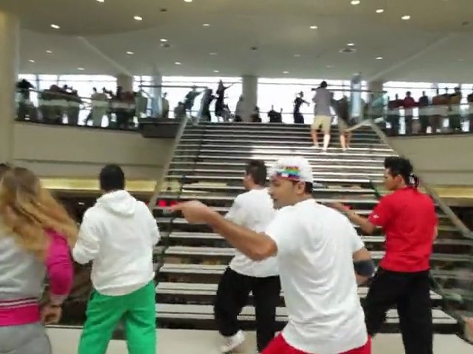 Flash mob Flash Dance Oriocenter Clip 7