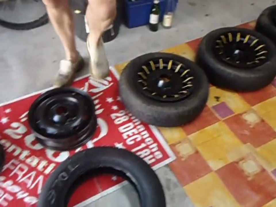 montage de pneus  a la mains pour le team katrelle equipage 214