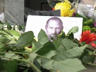 Steve Jobs est mort: réactions à Londres et à Moscou