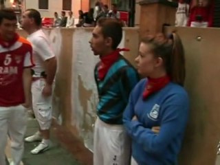 San fermin 2011 - Corredoras en el encierro del Miércoles 13 de Julio de 2011