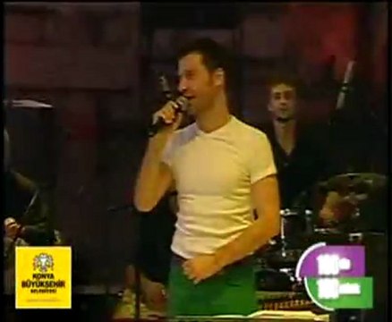 sinan özen kapına kırmızı bir gül bıraktım