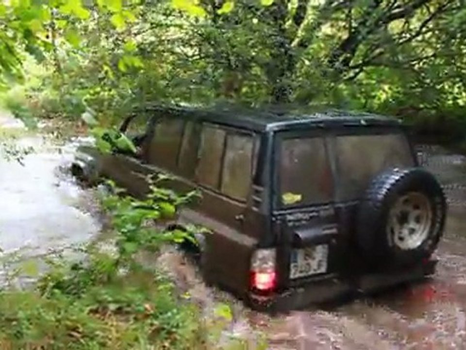 Traversée de gué en patrol