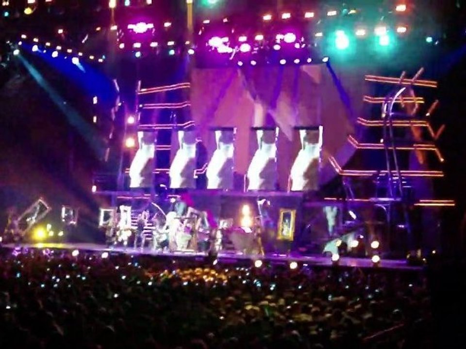 EXTRAIT N°13 BRITNEY SPEARS FEMME FATALE TOUR A PARIS LE 06 OCTOBRE 2011